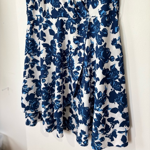 ✨Tommy Hilfiger Navy & White Floral Fit & Flare Dress - Size 16 - Picture 4 of 7